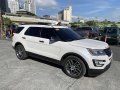 Selling Pearl White Ford Explorer 2016 in Pasig-0
