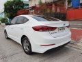 Selling White Hyundai Elantra 2018 in Quezon City-2