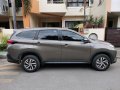 Selling Brown Toyota Rush 2018 in Manila-8