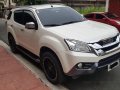 White Isuzu Mu-X 2015 for sale in Marikina-1