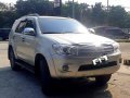 Selling Silver Toyota Fortuner 2006 in Makati-7