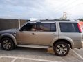 Cream Ford Everest 2012 for sale in Automatic-2