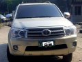 Selling Silver Toyota Fortuner 2006 in Makati-8
