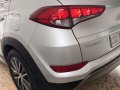 Selling White Hyundai Tucson 2016 in Manila-6