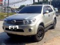 Selling Silver Toyota Fortuner 2006 in Makati-6