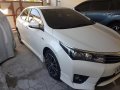 Pearl White Toyota Corolla Altis 2014 for sale in Paranaque -3