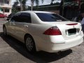 Pearl White Honda Accord 2004 for sale in Automatic-3