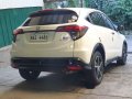 White Honda Hr-V 2018 for sale in Mandaluyong-6