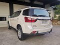 Selling Beige Isuzu Mu-X 2015 in Quezon City-5