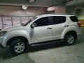 Sell White 2017 Isuzu Mu-X Manual Diesel -4