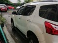 White Isuzu Mu-X 2016 for sale in Marikina-2