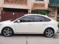 Sell White 2009 Ford Focus Hatchback -1