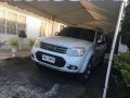 Selling White Ford Everest 2014 Automatic Diesel -1