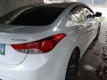 Selling White Hyundai Elantra 2011 at 127000 km-5