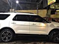 Sell White 2015 Ford Explorer at 40000 km-4