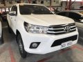 Selling White Toyota Hilux 2018 in Quezon City-19