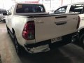 Selling White Toyota Hilux 2018 in Quezon City-17