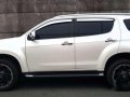 Selling White Isuzu Mu-X 2015 in Marikina-6