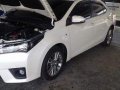 Selling White Toyota Corolla Altis 2015 at 19000 km -2