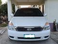 White Kia Carnival 2013 Manual for sale  -5