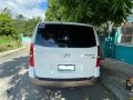 Selling White Hyundai Grand starex 2012 in Manila-3