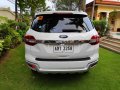 White Ford Everest 2015 for sale in Bautista-5