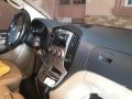 White Hyundai Grand starex 2014 for sale in Manila-5