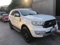 Selling White Ford Everest 2016 in Manila-0