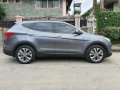 Selling Grey Hyundai Santa Fe 2013 in Manila-5