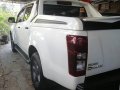 Selling White Isuzu D-Max 2016 in Quezon City-2