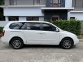 Sell White 2014 Kia Carnival in Pasig-8