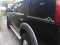 Black Ford Everest 2009 for sale in Manual-3