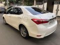 Selling White Toyota Corolla Altis 2014 at 24000 km-3