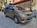 Selling Bronze Toyota Innova 2013 in Manila-5