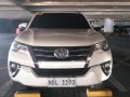 Selling White Toyota Fortuner 2018 in Manila-2