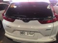 Selling White Honda Cr-V 2018 in Mandaluyong-6