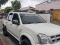 White Isuzu D-Max 2006 for sale in Automatic-6