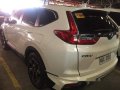 Selling White Honda Cr-V 2018 in Mandaluyong-7