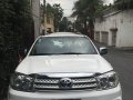 Selling White Toyota Fortuner 2009 in Manila-7