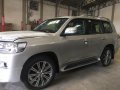 White Toyota Land Cruiser 2018 for sale in Manila-7
