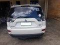 Selling White Mitsubishi Outlander 2009 in Manila-6