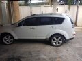 Selling White Mitsubishi Outlander 2009 in Manila-2