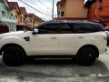 Selling White Ford Everest 2018 at 26000 km-4