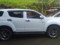 Purple Isuzu Mu-X 2014 for sale in Quezon City-2