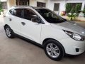 Selling White Hyundai Tucson 2011 M/T Gasoline Still Negotiable-0