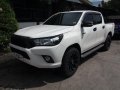 Selling White Toyota Hilux 2016 Pickup Truck in Manila-4