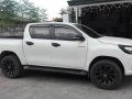 Selling White Toyota Hilux 2016 Pickup Truck in Manila-6