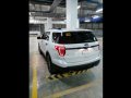 Selling White Ford Explorer 2016 SUV / MPV in Lapu-Lapu-4