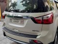 Selling Pearl White Isuzu Mu-X 2016 in Quezon City-0