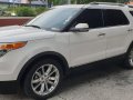 Selling White Ford Explorer 2012 in Quezon City-2